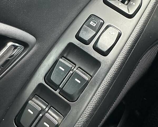 Черный Хендай их35, объемом двигателя 2 л и пробегом 157 тыс. км за 12700 $, фото 24 на Automoto.ua