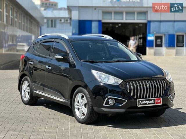 Черный Хендай их35, объемом двигателя 2 л и пробегом 218 тыс. км за 12230 $, фото 2 на Automoto.ua