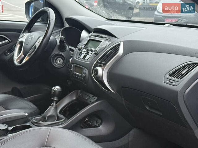 Черный Хендай их35, объемом двигателя 2 л и пробегом 230 тыс. км за 11850 $, фото 39 на Automoto.ua