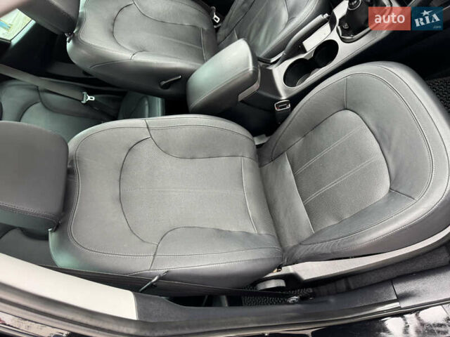 Черный Хендай их35, объемом двигателя 2 л и пробегом 177 тыс. км за 11999 $, фото 65 на Automoto.ua