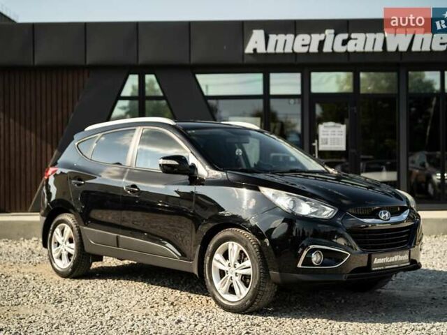 Черный Хендай их35, объемом двигателя 2 л и пробегом 147 тыс. км за 15200 $, фото 2 на Automoto.ua