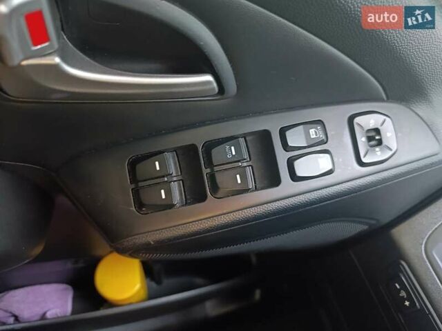 Чорний Хендай іх35, об'ємом двигуна 1.7 л та пробігом 257 тис. км за 11850 $, фото 10 на Automoto.ua