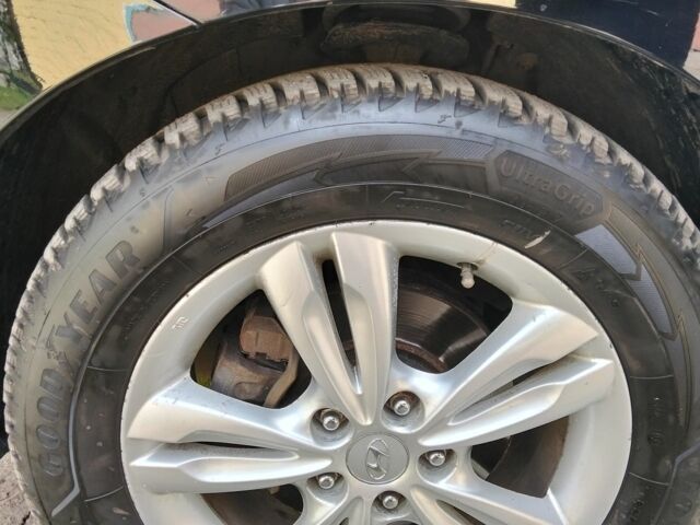 Чорний Хендай іх35, об'ємом двигуна 2 л та пробігом 180 тис. км за 12999 $, фото 16 на Automoto.ua