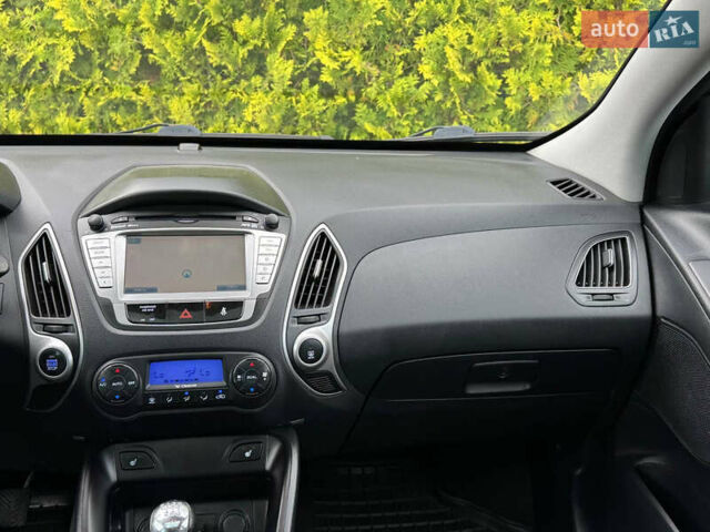 Черный Хендай их35, объемом двигателя 1.69 л и пробегом 238 тыс. км за 11999 $, фото 41 на Automoto.ua