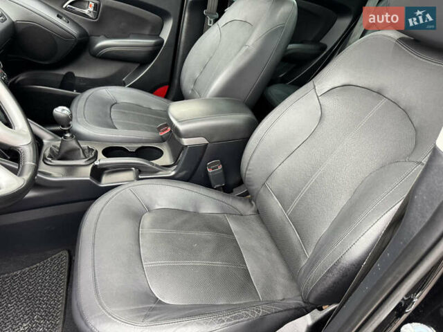 Черный Хендай их35, объемом двигателя 2 л и пробегом 177 тыс. км за 11999 $, фото 30 на Automoto.ua