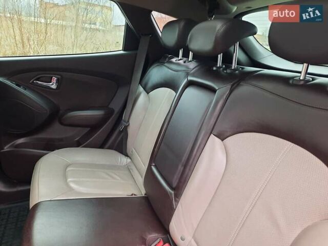 Чорний Хендай іх35, об'ємом двигуна 2 л та пробігом 211 тис. км за 12700 $, фото 80 на Automoto.ua