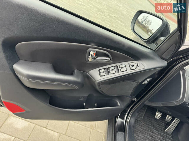 Черный Хендай их35, объемом двигателя 2 л и пробегом 177 тыс. км за 11999 $, фото 29 на Automoto.ua