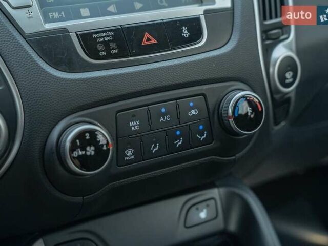 Черный Хендай их35, объемом двигателя 2 л и пробегом 147 тыс. км за 15200 $, фото 31 на Automoto.ua