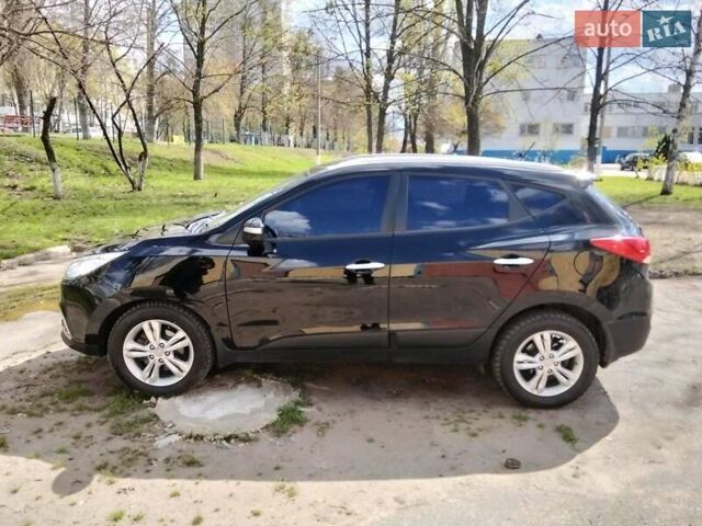 Чорний Хендай іх35, об'ємом двигуна 2 л та пробігом 180 тис. км за 12999 $, фото 6 на Automoto.ua