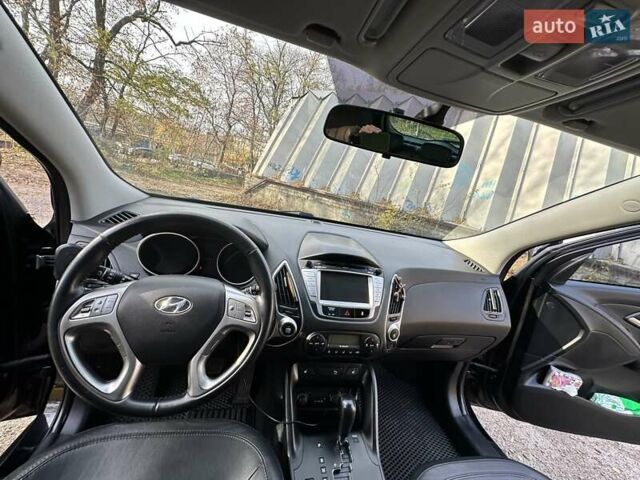 Черный Хендай их35, объемом двигателя 2 л и пробегом 137 тыс. км за 14000 $, фото 11 на Automoto.ua