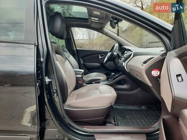 Чорний Хендай іх35, об'ємом двигуна 2 л та пробігом 211 тис. км за 12700 $, фото 109 на Automoto.ua