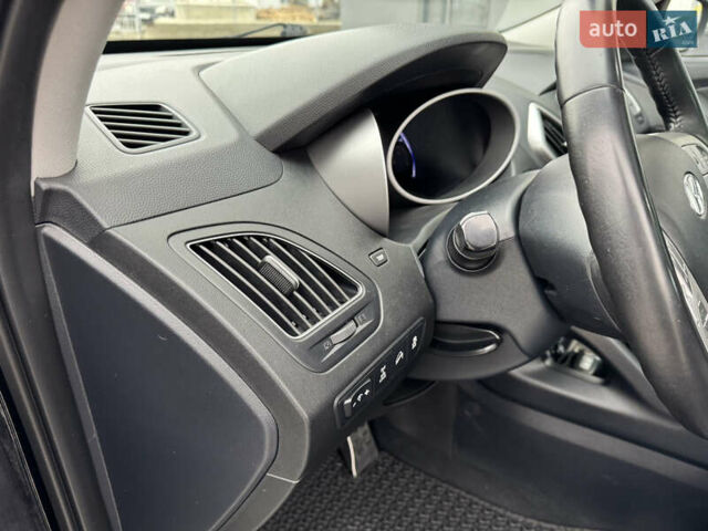 Черный Хендай их35, объемом двигателя 2 л и пробегом 177 тыс. км за 11999 $, фото 35 на Automoto.ua