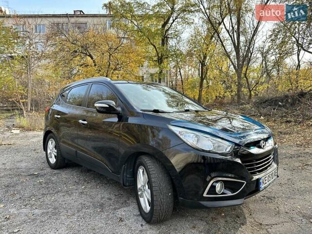 Черный Хендай их35, объемом двигателя 2 л и пробегом 137 тыс. км за 14000 $, фото 2 на Automoto.ua