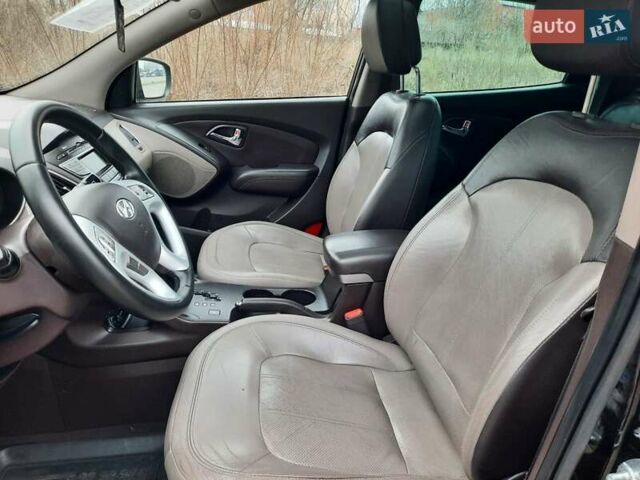 Чорний Хендай іх35, об'ємом двигуна 2 л та пробігом 211 тис. км за 12700 $, фото 63 на Automoto.ua