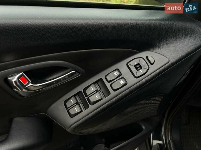 Чорний Хендай іх35, об'ємом двигуна 2 л та пробігом 195 тис. км за 12800 $, фото 11 на Automoto.ua