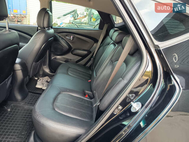 Черный Хендай их35, объемом двигателя 2 л и пробегом 195 тыс. км за 12600 $, фото 10 на Automoto.ua