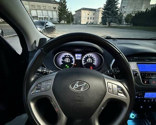 Чорний Хендай іх35, об'ємом двигуна 2 л та пробігом 173 тис. км за 13800 $, фото 29 на Automoto.ua