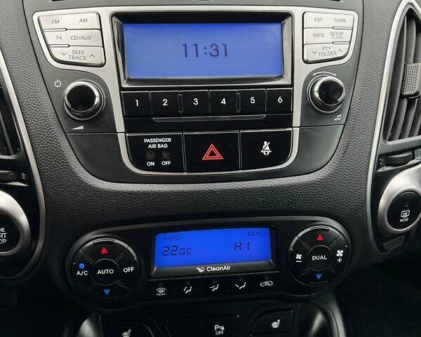 Чорний Хендай іх35, об'ємом двигуна 2 л та пробігом 195 тис. км за 12800 $, фото 4 на Automoto.ua