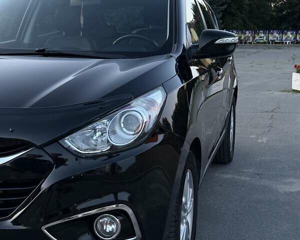 Чорний Хендай іх35, об'ємом двигуна 2 л та пробігом 173 тис. км за 13800 $, фото 4 на Automoto.ua