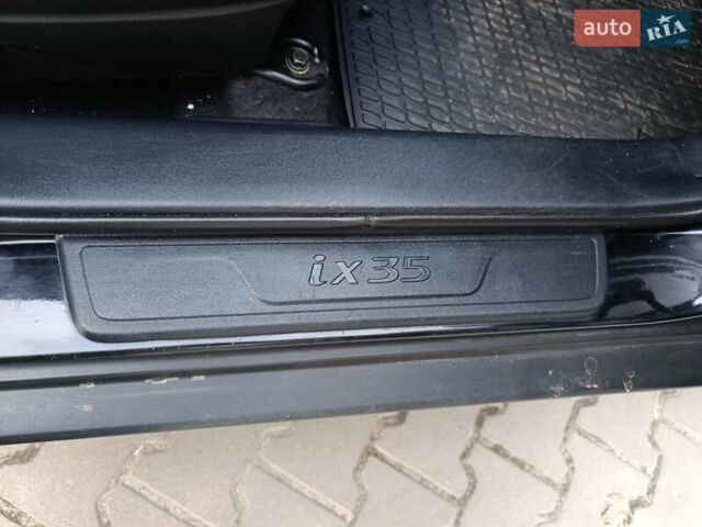 Чорний Хендай іх35, об'ємом двигуна 1.7 л та пробігом 257 тис. км за 11850 $, фото 2 на Automoto.ua