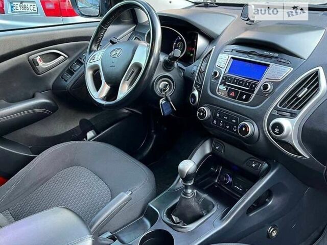 Чорний Хендай іх35, об'ємом двигуна 2 л та пробігом 148 тис. км за 12800 $, фото 8 на Automoto.ua