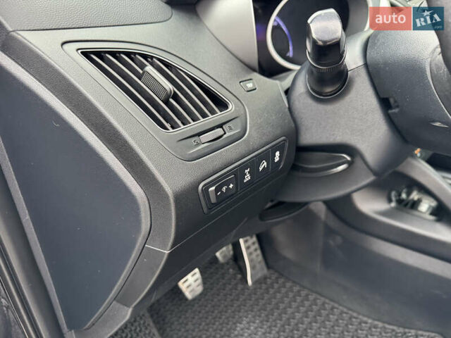 Черный Хендай их35, объемом двигателя 2 л и пробегом 177 тыс. км за 11999 $, фото 33 на Automoto.ua