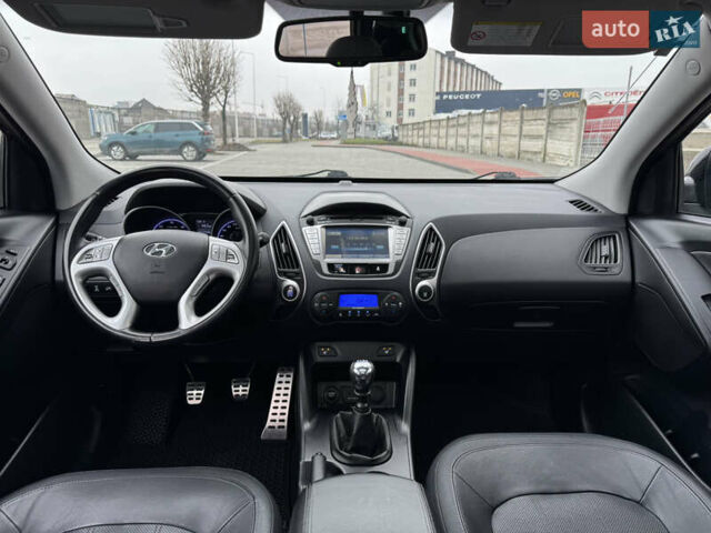 Черный Хендай их35, объемом двигателя 2 л и пробегом 177 тыс. км за 11999 $, фото 57 на Automoto.ua