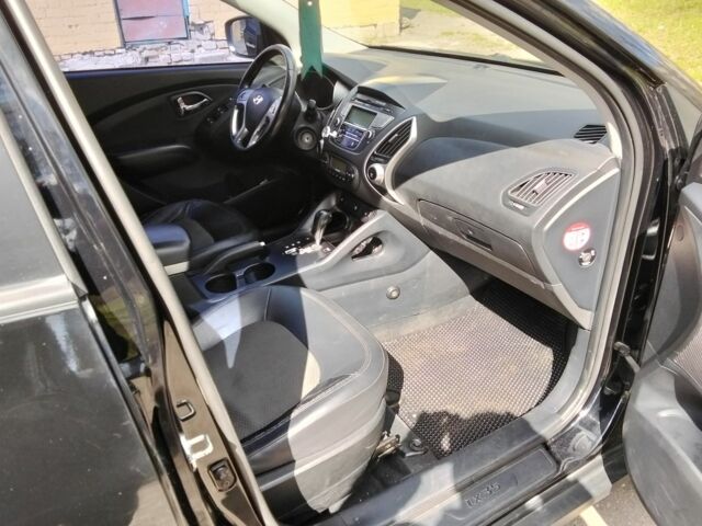 Чорний Хендай іх35, об'ємом двигуна 2 л та пробігом 180 тис. км за 12999 $, фото 8 на Automoto.ua