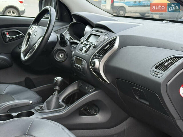 Черный Хендай их35, объемом двигателя 0 л и пробегом 201 тыс. км за 11850 $, фото 45 на Automoto.ua