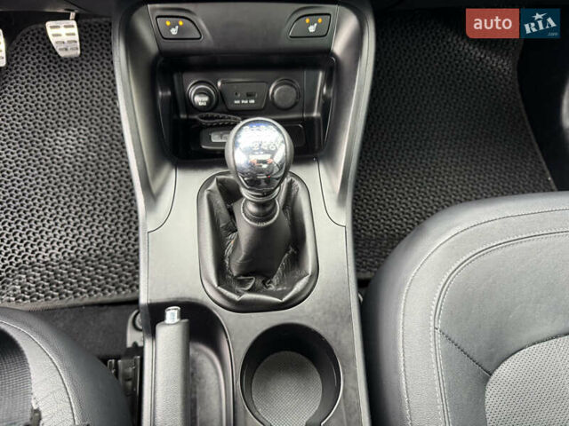 Черный Хендай их35, объемом двигателя 2 л и пробегом 177 тыс. км за 11999 $, фото 39 на Automoto.ua