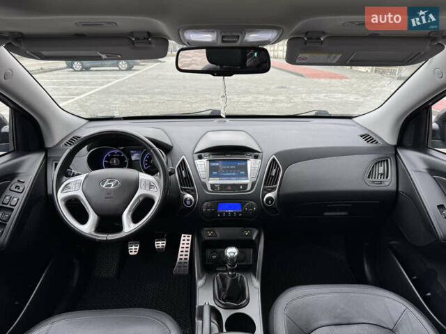 Черный Хендай их35, объемом двигателя 2 л и пробегом 177 тыс. км за 11999 $, фото 56 на Automoto.ua