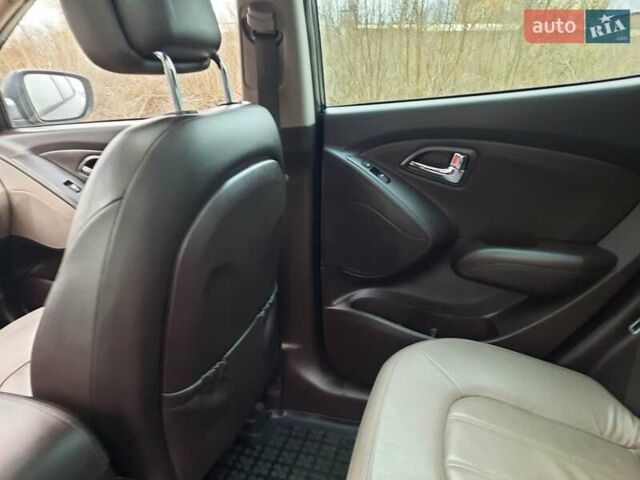 Чорний Хендай іх35, об'ємом двигуна 2 л та пробігом 211 тис. км за 12700 $, фото 79 на Automoto.ua
