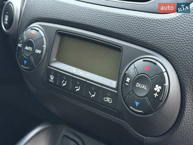 Черный Хендай их35, объемом двигателя 0 л и пробегом 201 тыс. км за 11850 $, фото 47 на Automoto.ua