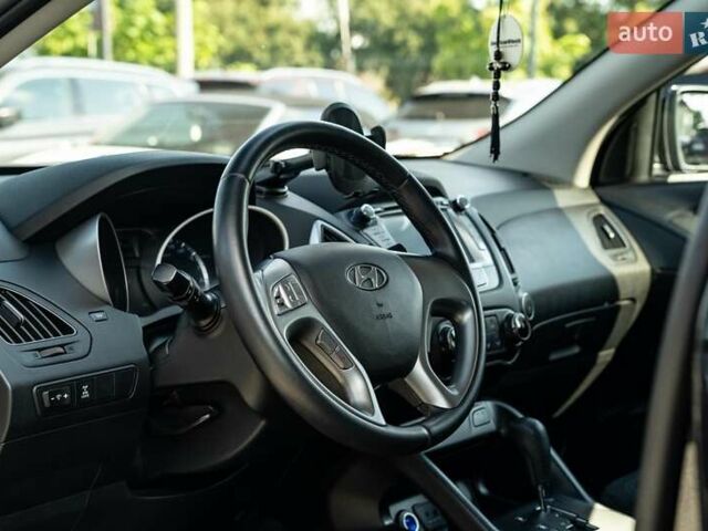 Черный Хендай их35, объемом двигателя 2 л и пробегом 147 тыс. км за 15200 $, фото 24 на Automoto.ua