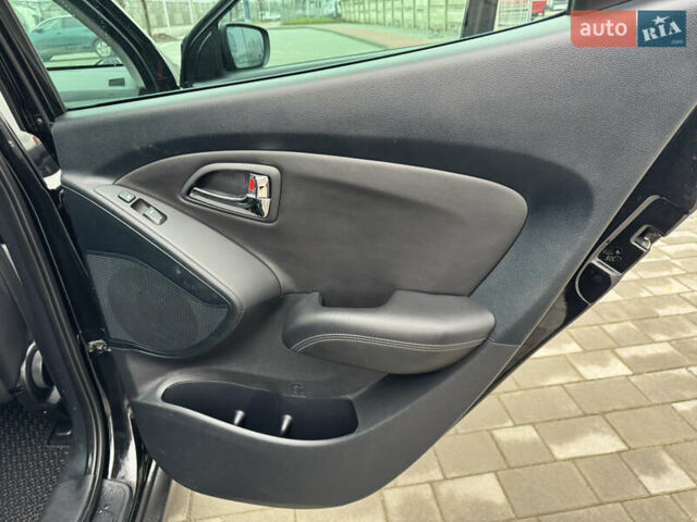 Черный Хендай их35, объемом двигателя 2 л и пробегом 177 тыс. км за 11999 $, фото 67 на Automoto.ua