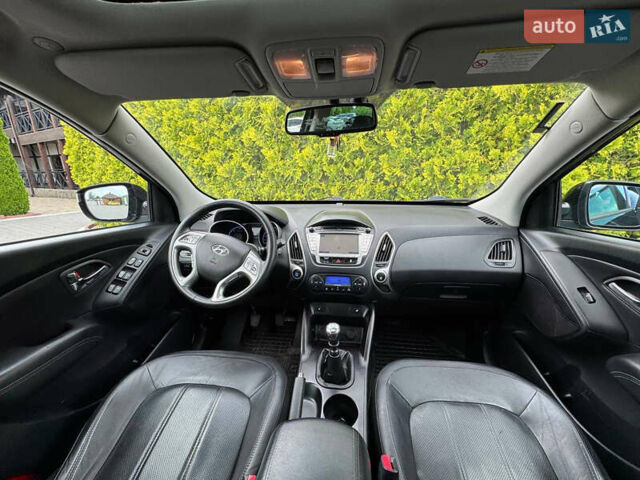 Черный Хендай их35, объемом двигателя 1.69 л и пробегом 238 тыс. км за 11999 $, фото 4 на Automoto.ua
