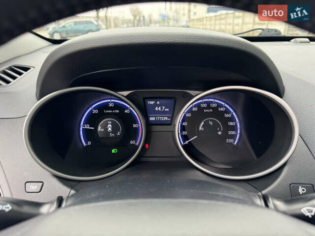 Черный Хендай их35, объемом двигателя 2 л и пробегом 177 тыс. км за 11999 $, фото 43 на Automoto.ua