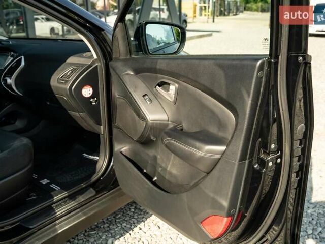 Черный Хендай их35, объемом двигателя 2 л и пробегом 147 тыс. км за 15200 $, фото 40 на Automoto.ua