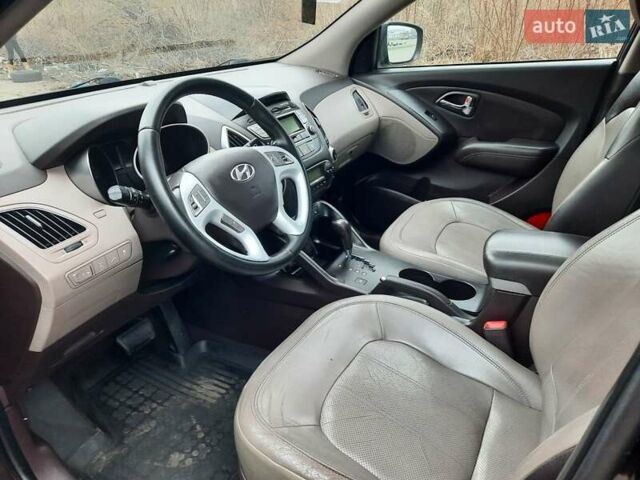 Чорний Хендай іх35, об'ємом двигуна 2 л та пробігом 211 тис. км за 12700 $, фото 69 на Automoto.ua