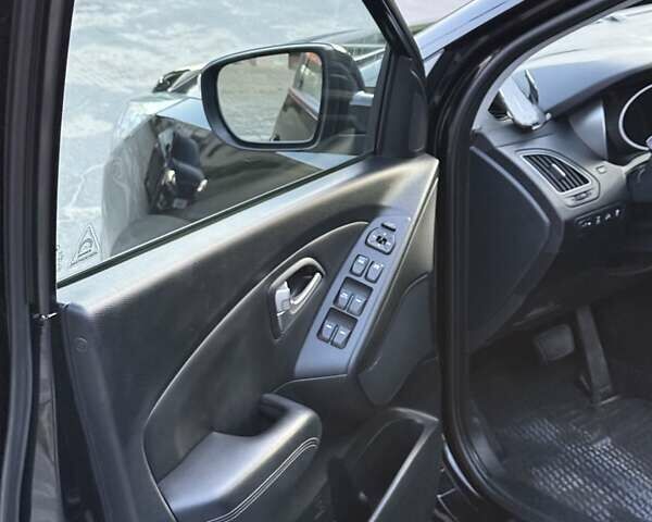 Чорний Хендай іх35, об'ємом двигуна 2 л та пробігом 173 тис. км за 13800 $, фото 19 на Automoto.ua
