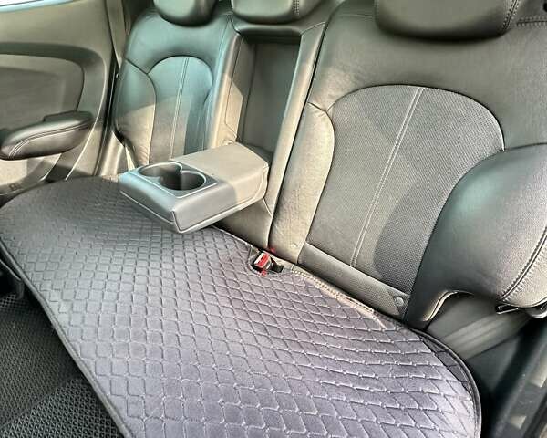 Черный Хендай их35, объемом двигателя 2 л и пробегом 137 тыс. км за 14000 $, фото 9 на Automoto.ua
