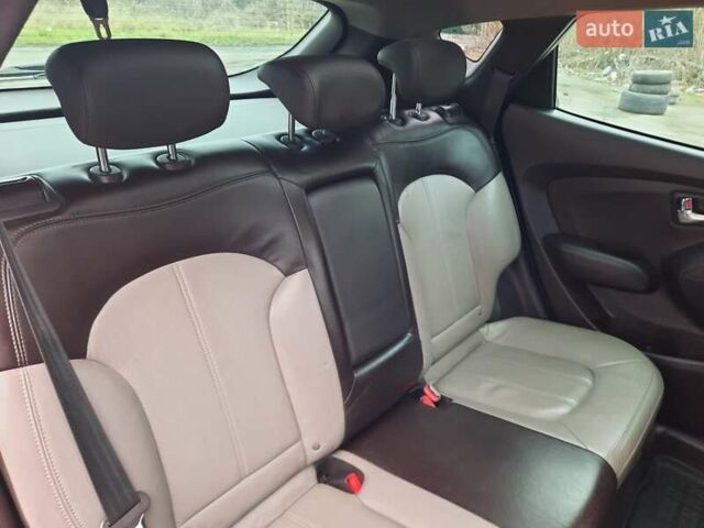 Чорний Хендай іх35, об'ємом двигуна 2 л та пробігом 211 тис. км за 12700 $, фото 103 на Automoto.ua