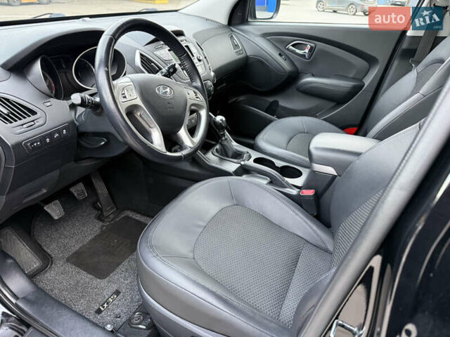 Черный Хендай их35, объемом двигателя 0 л и пробегом 201 тыс. км за 11850 $, фото 28 на Automoto.ua
