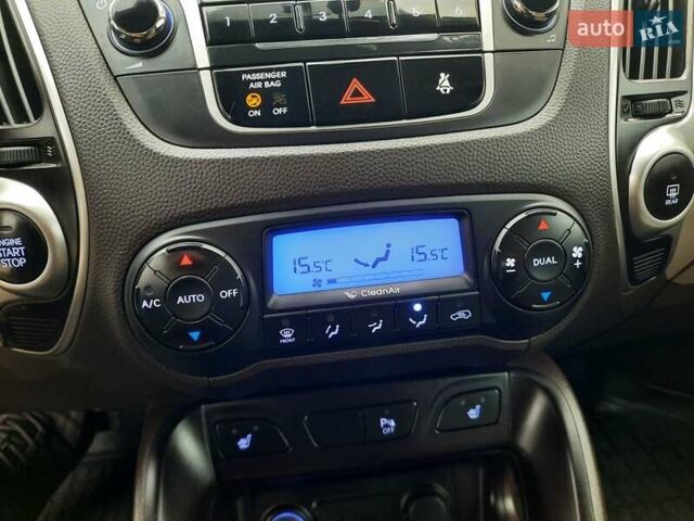 Чорний Хендай іх35, об'ємом двигуна 2 л та пробігом 211 тис. км за 12700 $, фото 53 на Automoto.ua