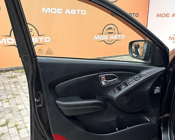 Черный Хендай их35, объемом двигателя 2 л и пробегом 221 тыс. км за 12900 $, фото 26 на Automoto.ua