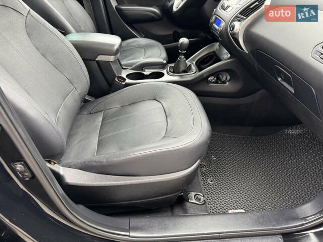 Черный Хендай их35, объемом двигателя 2 л и пробегом 177 тыс. км за 11999 $, фото 62 на Automoto.ua