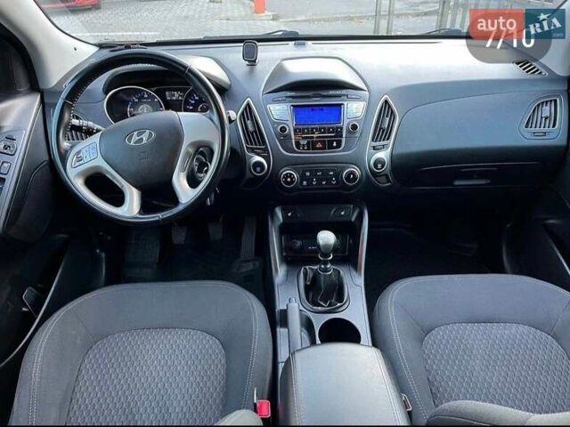 Чорний Хендай іх35, об'ємом двигуна 2 л та пробігом 148 тис. км за 12800 $, фото 7 на Automoto.ua