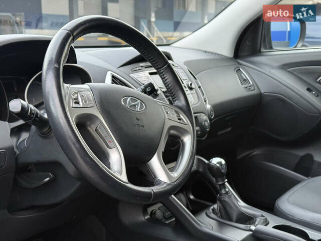 Черный Хендай их35, объемом двигателя 0 л и пробегом 201 тыс. км за 11850 $, фото 30 на Automoto.ua