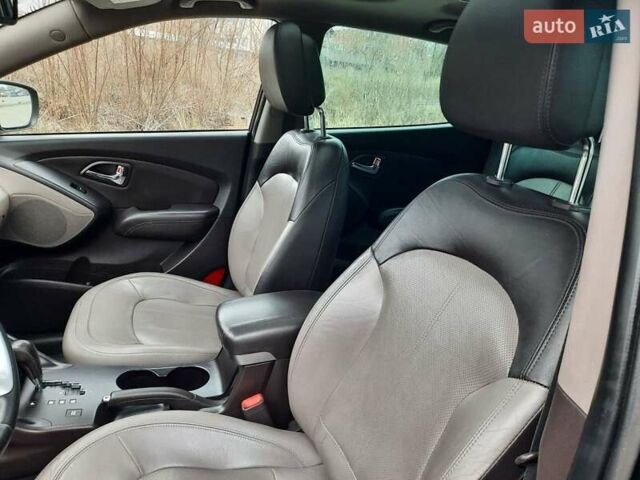 Чорний Хендай іх35, об'ємом двигуна 2 л та пробігом 211 тис. км за 12700 $, фото 62 на Automoto.ua