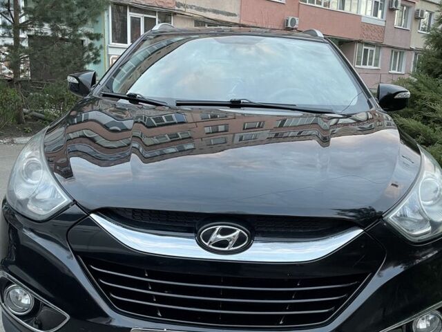 Черный Хендай их35, объемом двигателя 1.7 л и пробегом 272 тыс. км за 13500 $, фото 1 на Automoto.ua